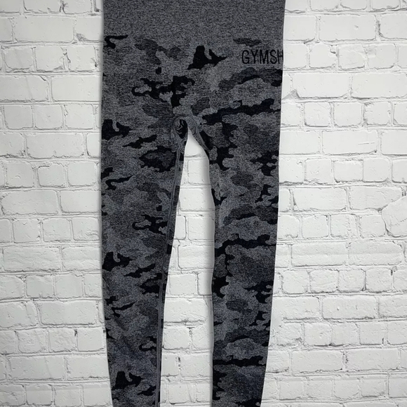 Gymshark Adapt Gray/Black Camo Women's Seamless Leggings - Picture 4 of 5